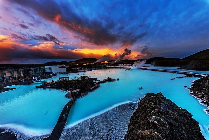 Unique bathing in an Icelandic hot springs at the Blue Lagoon - Price and logistics: is $650 per person good value?
